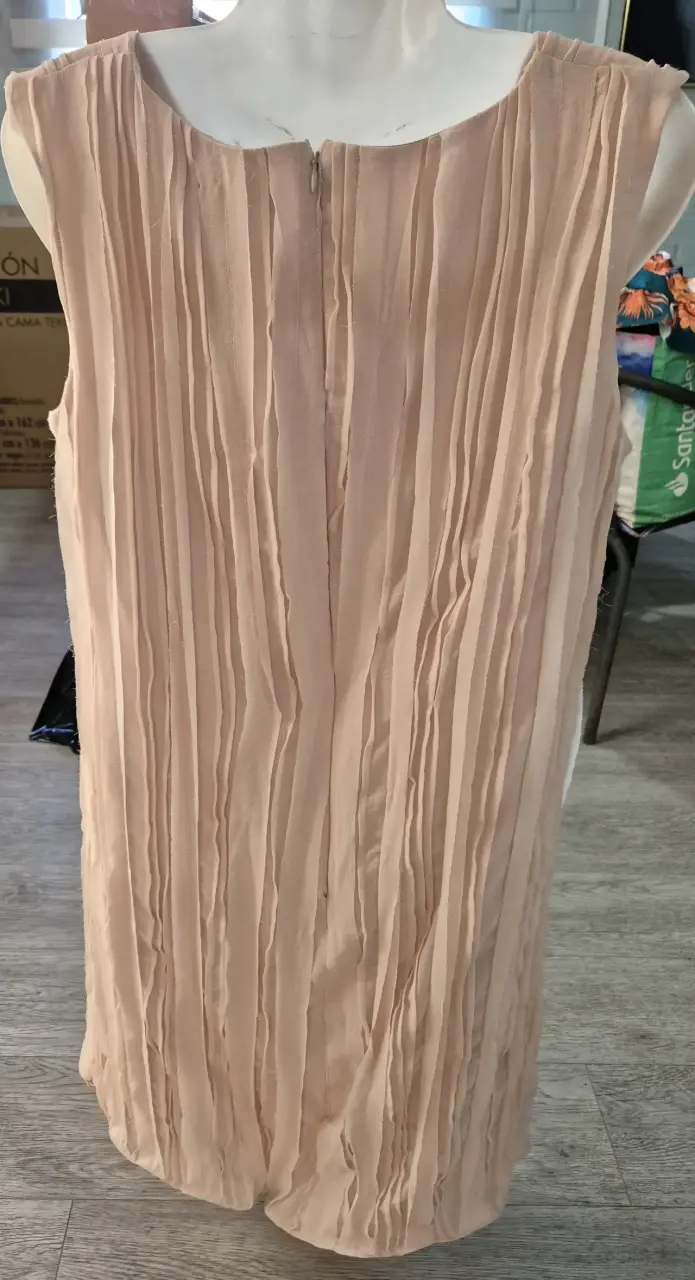 Vestido beige plisado elegante - 3