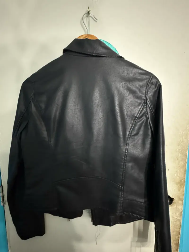 Chaqueta de cuero sintético negra para mujer - 3