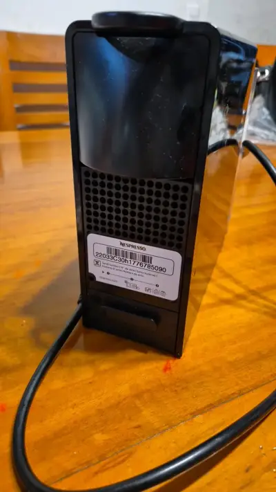 Cafetera Nespresso Essenza Mini Negra - miniatura 2