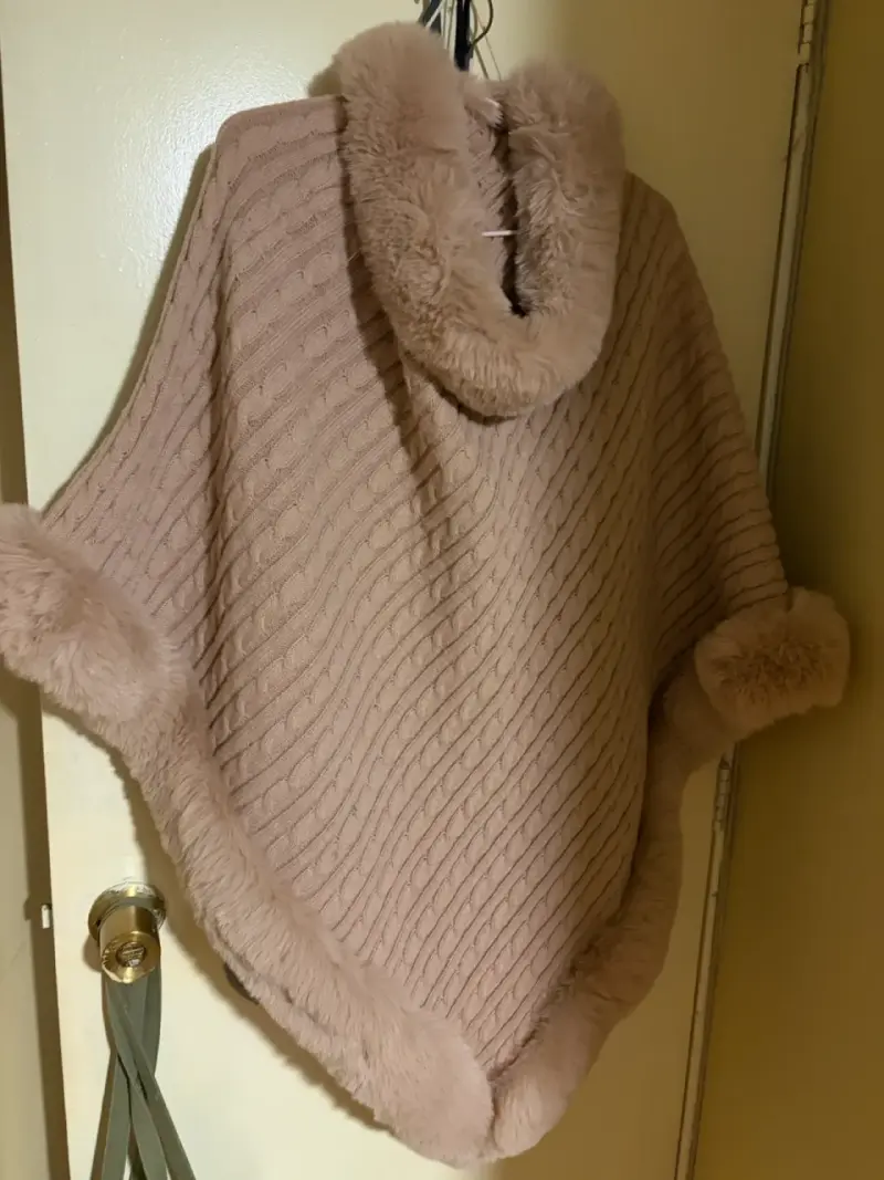 Poncho  con cuello de piel sintética - 3