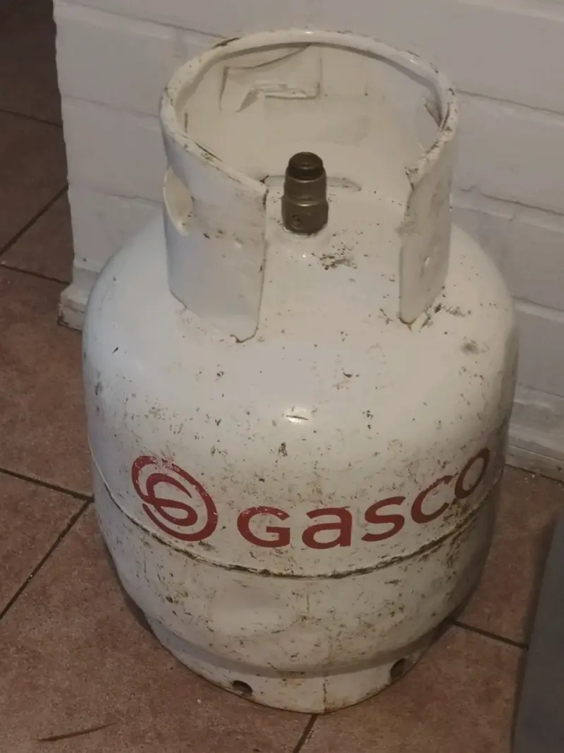 Estufa a gas Kendal con regulador - 6