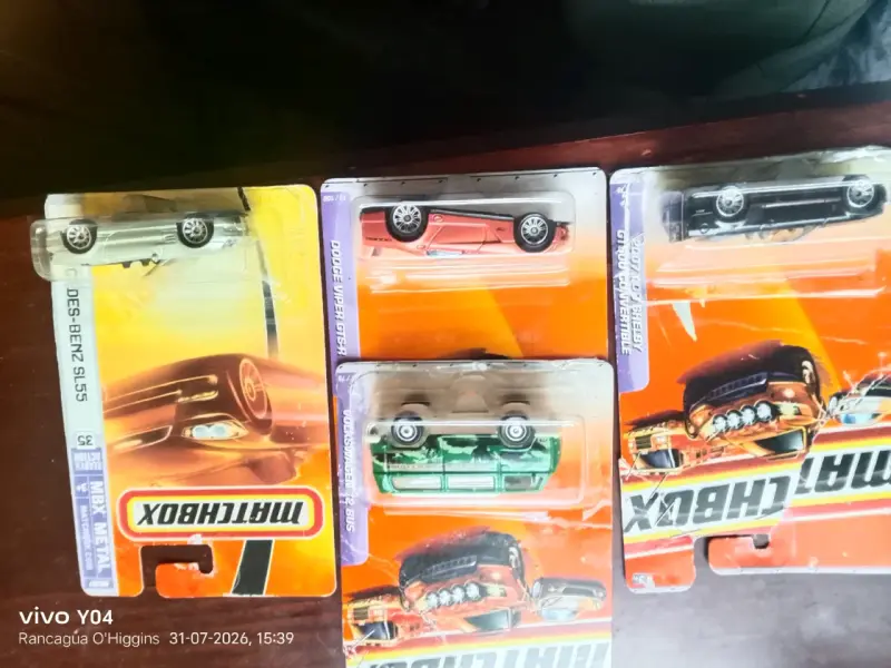 Set de autos Matchbox coleccionables - 4