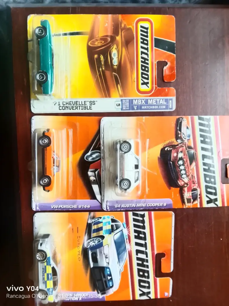 Set de autos Matchbox coleccionables - 5