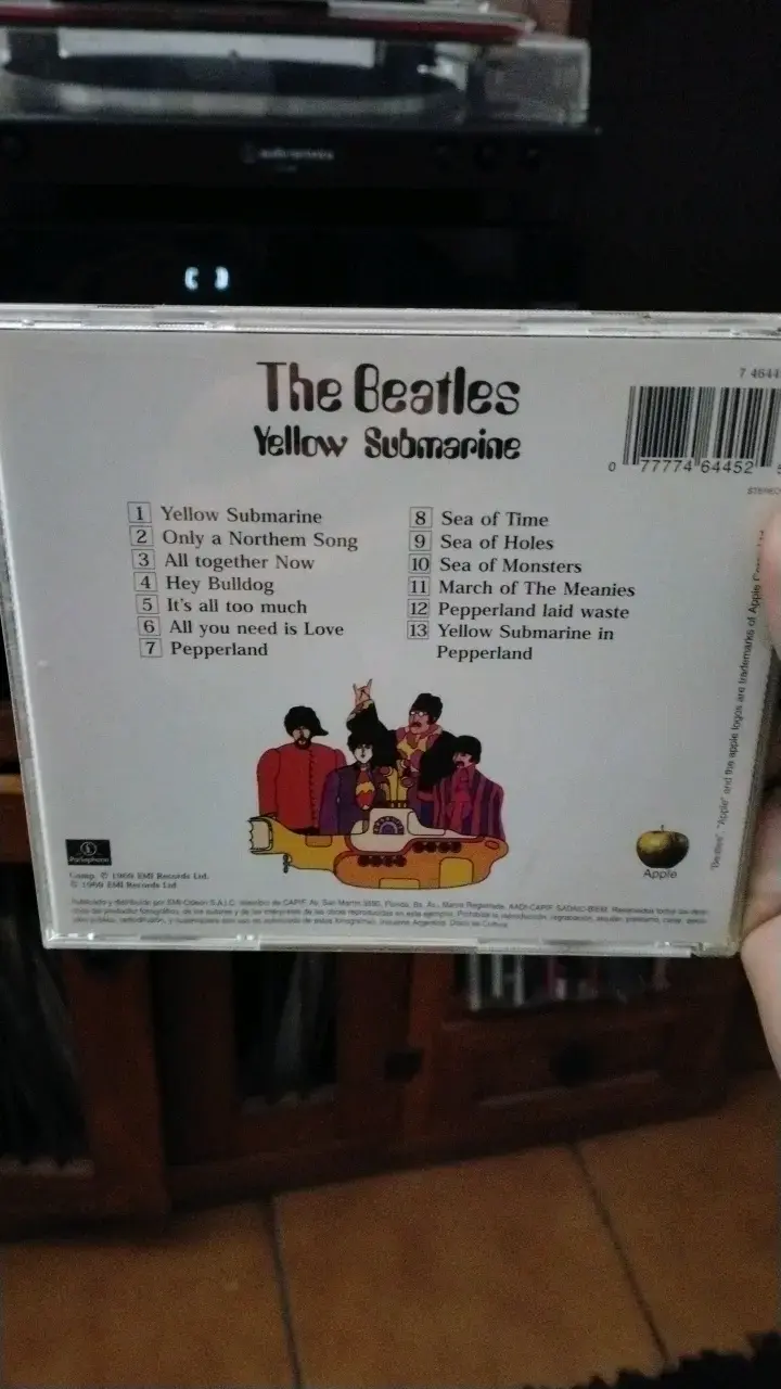 CD The Beatles Yellow Submarine en buen estado - 2