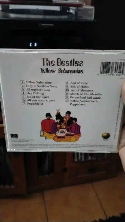 CD The Beatles Yellow Submarine en buen estado - miniatura 2