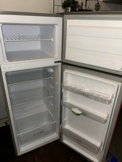 Refrigerador Midea rojo de dos puertas - miniatura 2