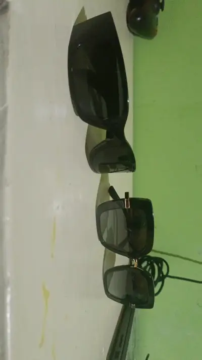 Gafas de sol Dolce & Gabbana y Prada - miniatura 1