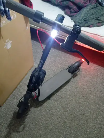 Scooter eléctrico plegable con luces LED - miniatura 1