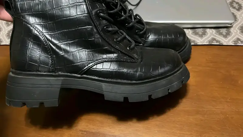 Botas negras de cuero estilo militar - 2
