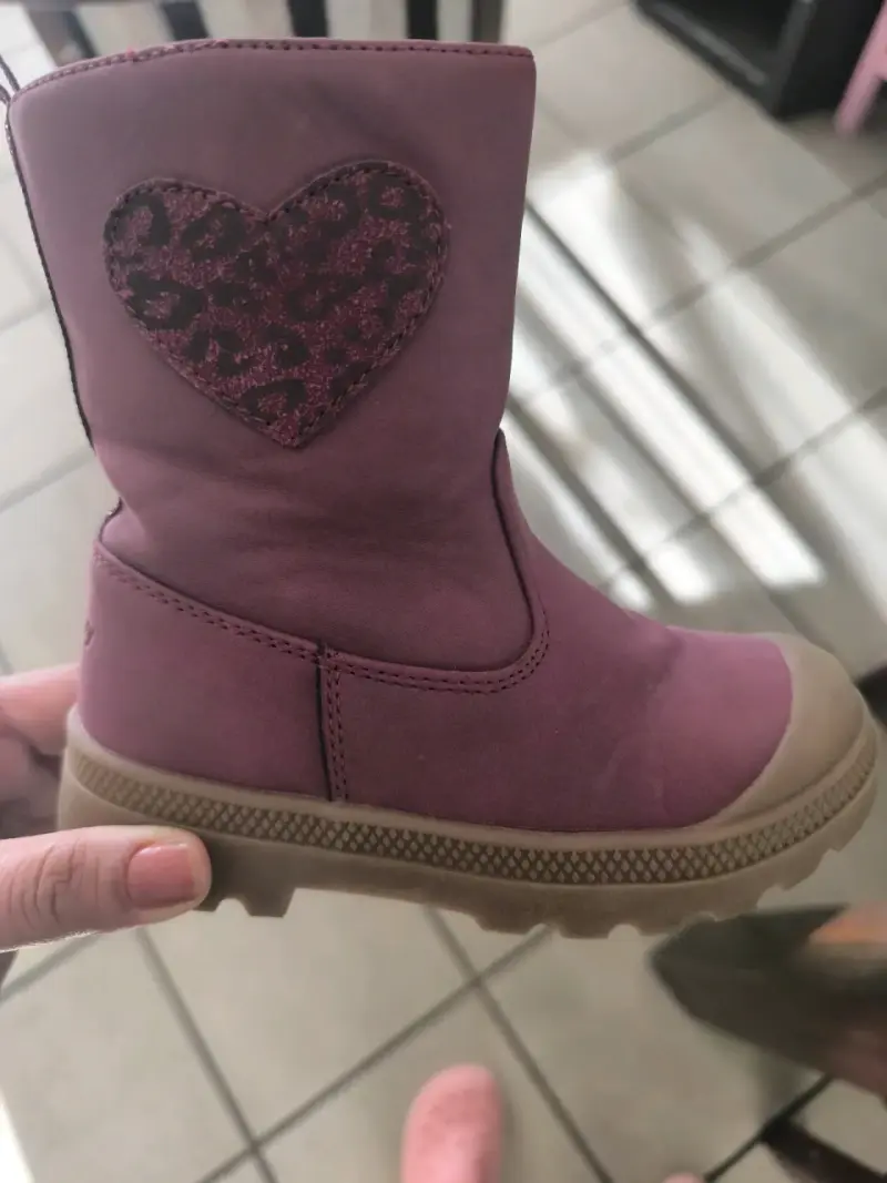 Botas de niña rosadas con corazón Colloky - 1