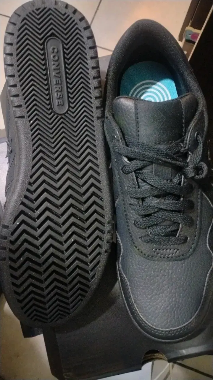 Zapatillas negras Converse de cuero - 4