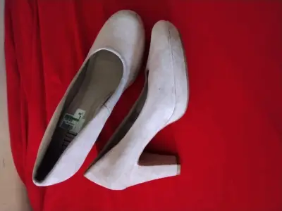 Zapatos de tacón beige para mujer - miniatura 1