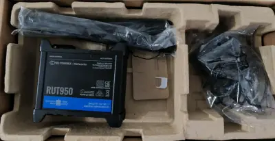 Router Teltonika RUT950 con antenas - miniatura 1