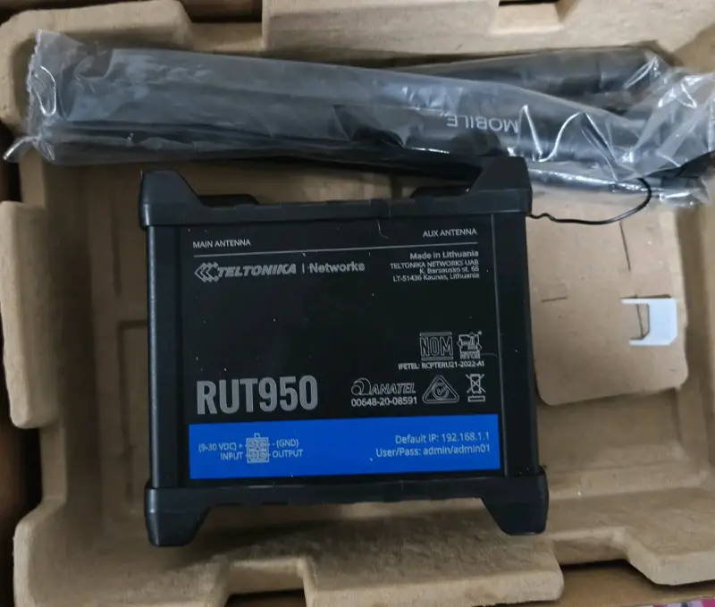 Router Teltonika RUT950 con antenas - 2