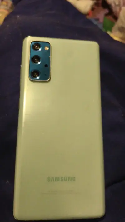 Smartphone Samsung  galaxia S20 quebrado - miniatura 3