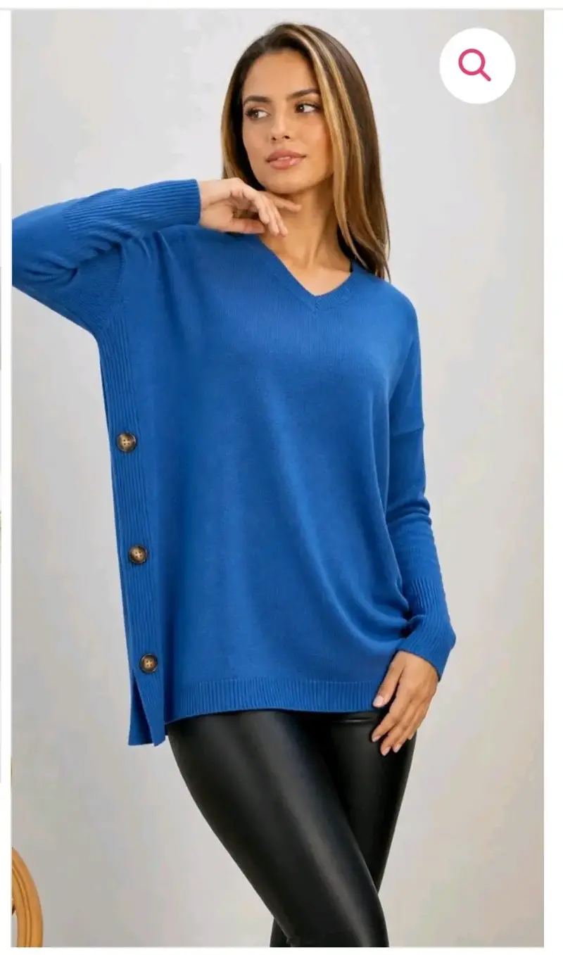 Suéter azul de mujer con botones decorativos