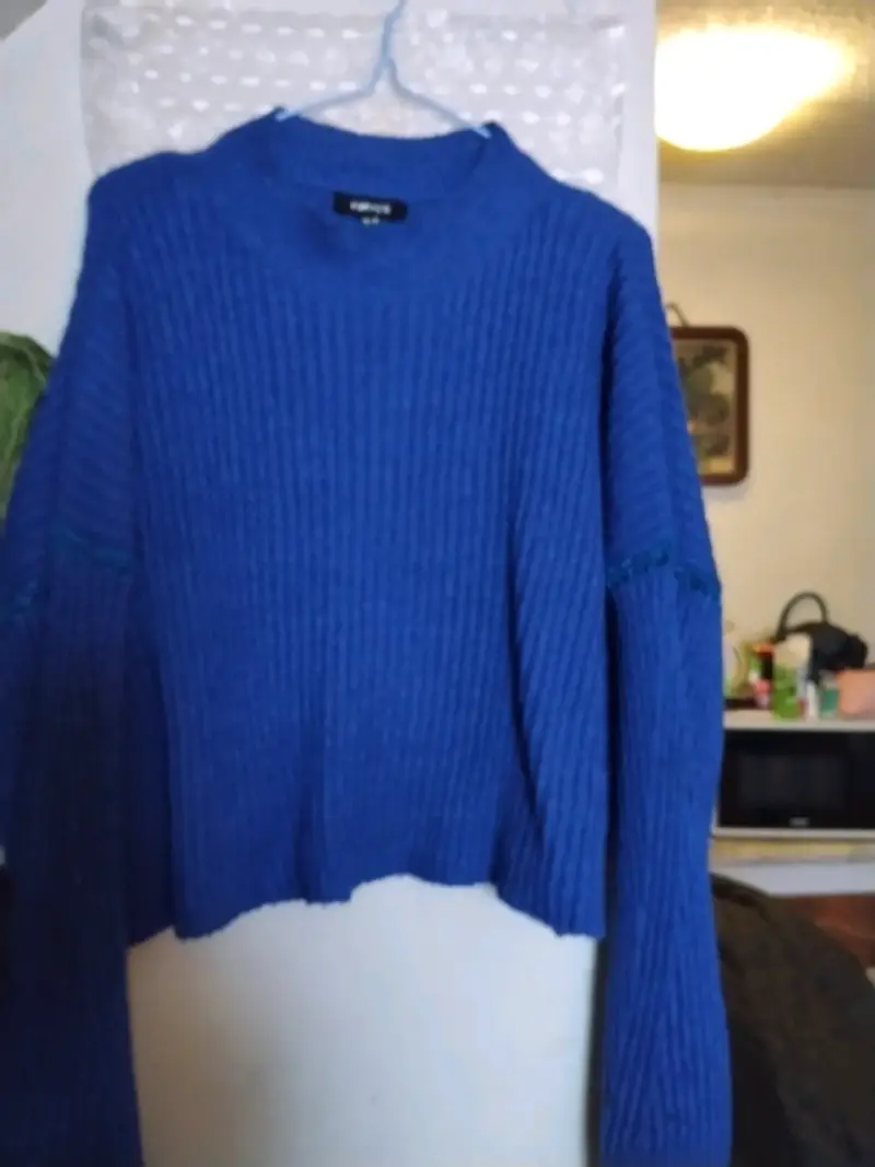 Suéteres de punto para mujer en azul y beige - 1