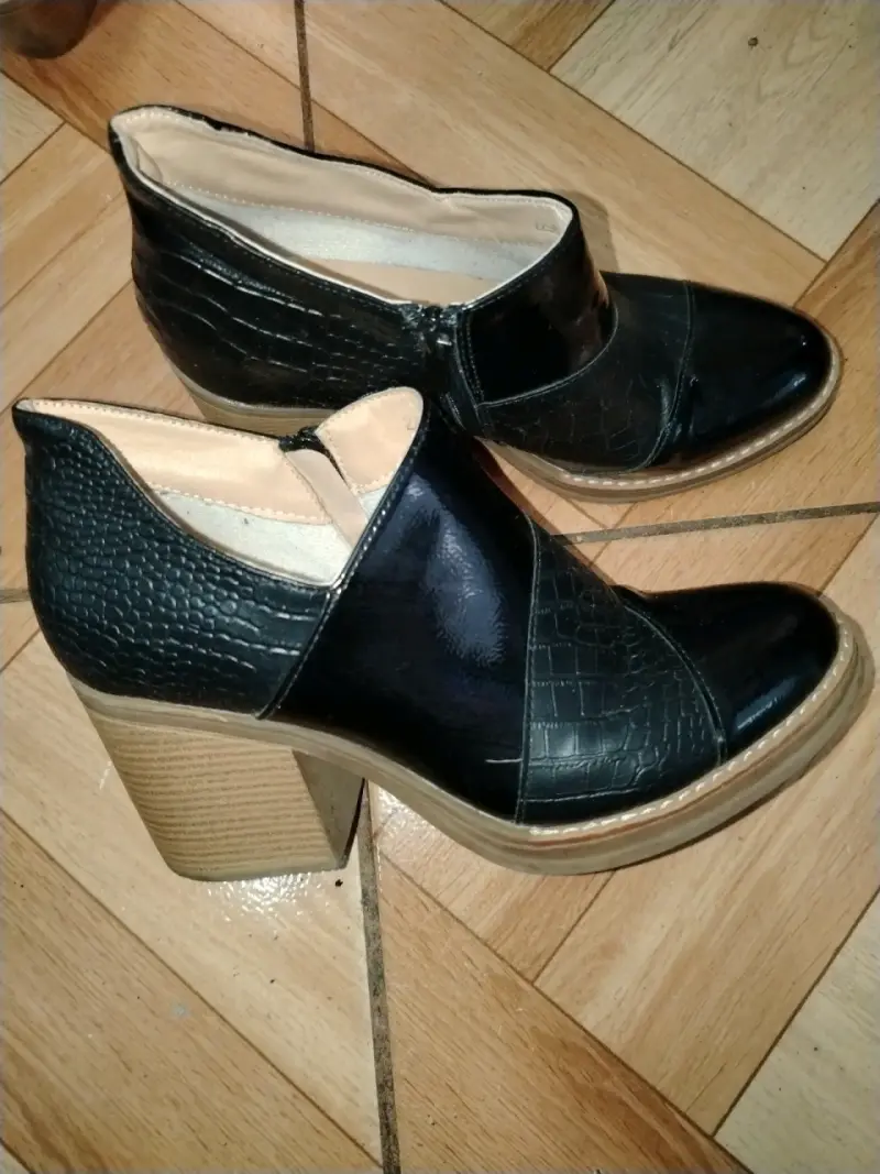 Botines de cuero negro con tacón alto - 1
