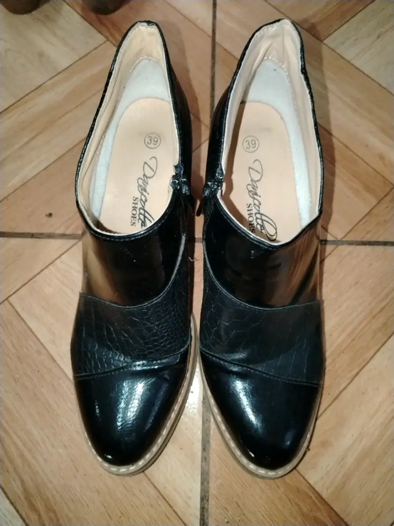 Botines de cuero negro con tacón alto - 2