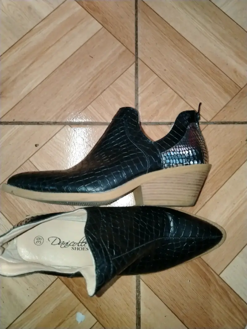 Botines de cuero negro con tacón alto - 3