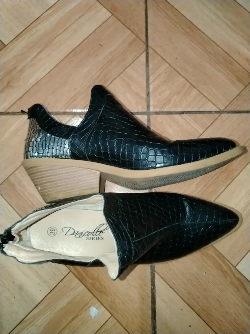 Botines de cuero negro con tacón alto - 4