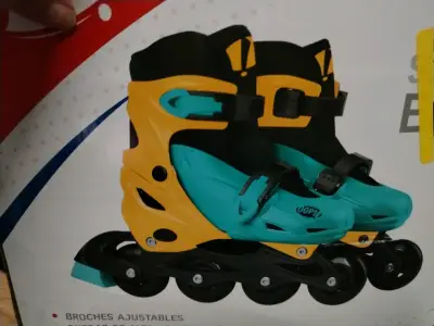 Patines en línea ajustables con casco y protecciones - miniatura 1