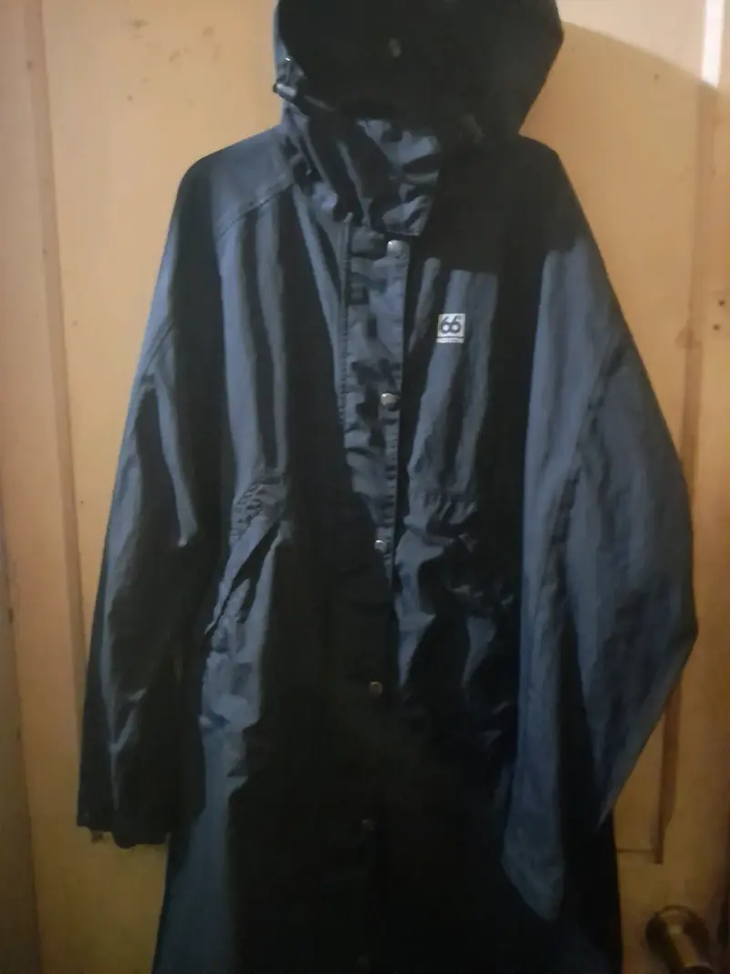 Abrigo impermeable negro 66° North talla L - 1