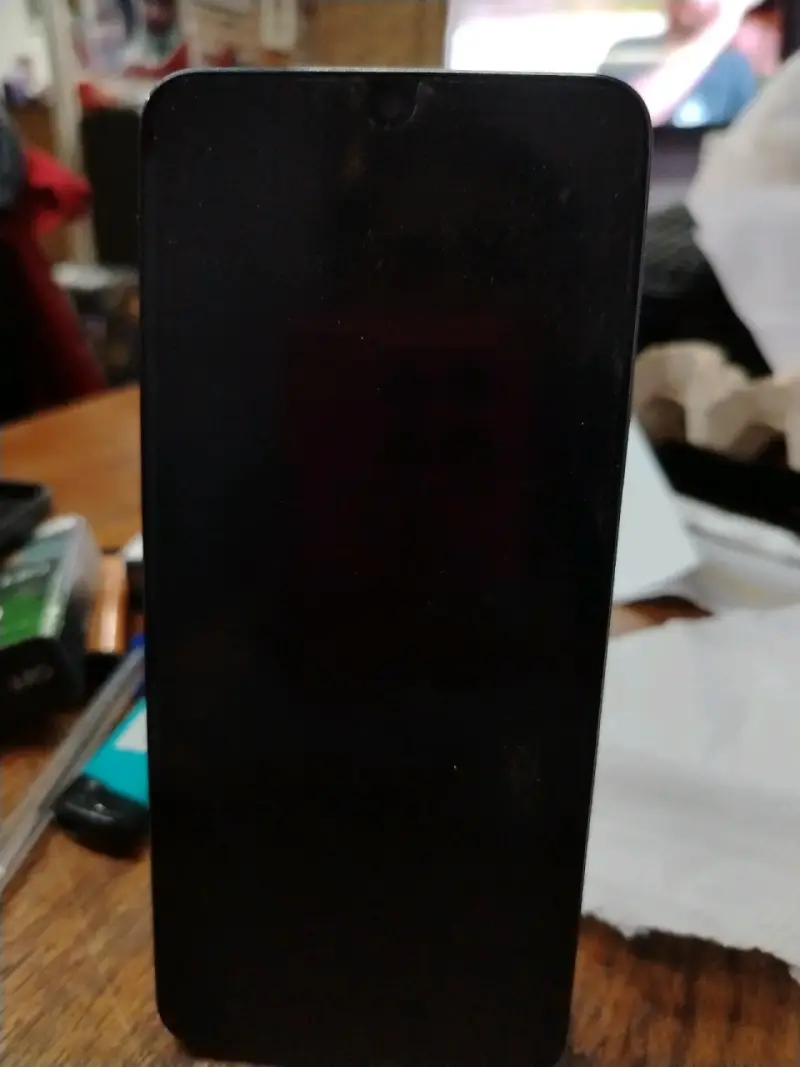 Smartphone Redmi con funda Prada brillante - 2