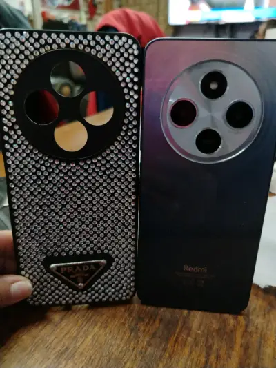 Smartphone Redmi con funda Prada brillante - miniatura 4
