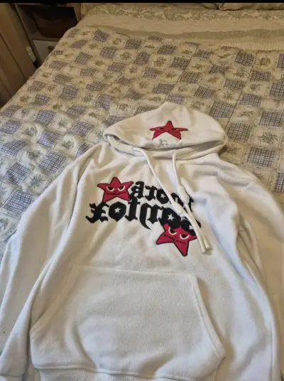 Polerón blanco con capucha y diseño gráfico - miniatura 2