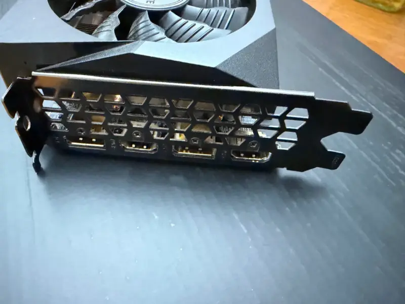 Tarjeta Gráfica RTX 3070 Gigabyte Gaming - 4