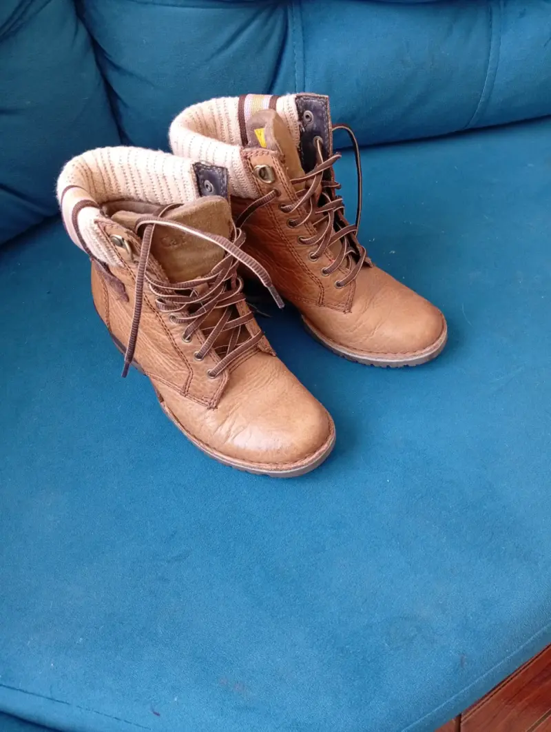 Botas de cuero marrón CAT con forro tejido - 2