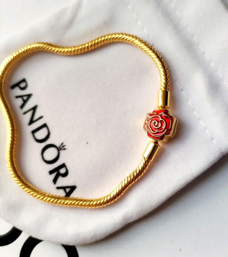 Pulsera Pandora dorada con charm de rosa talla 18 - 1