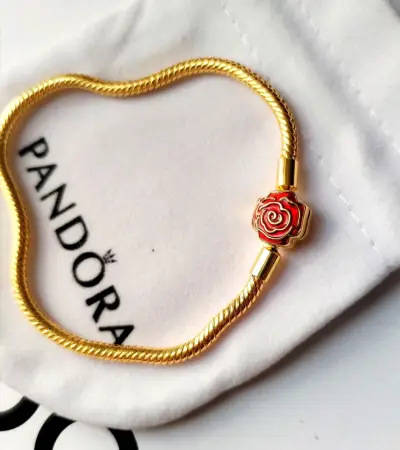 Pulsera Pandora dorada con charm de rosa talla 18 - miniatura 1