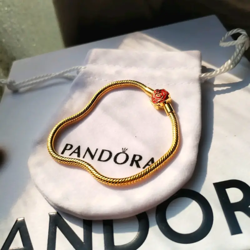 Pulsera Pandora dorada con charm de rosa talla 18 - 2