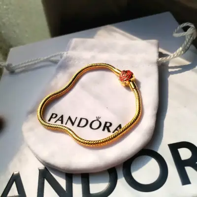 Pulsera Pandora dorada con charm de rosa talla 18 - miniatura 2