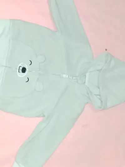 Polerón de bebé con capucha y diseño de oso - miniatura 1