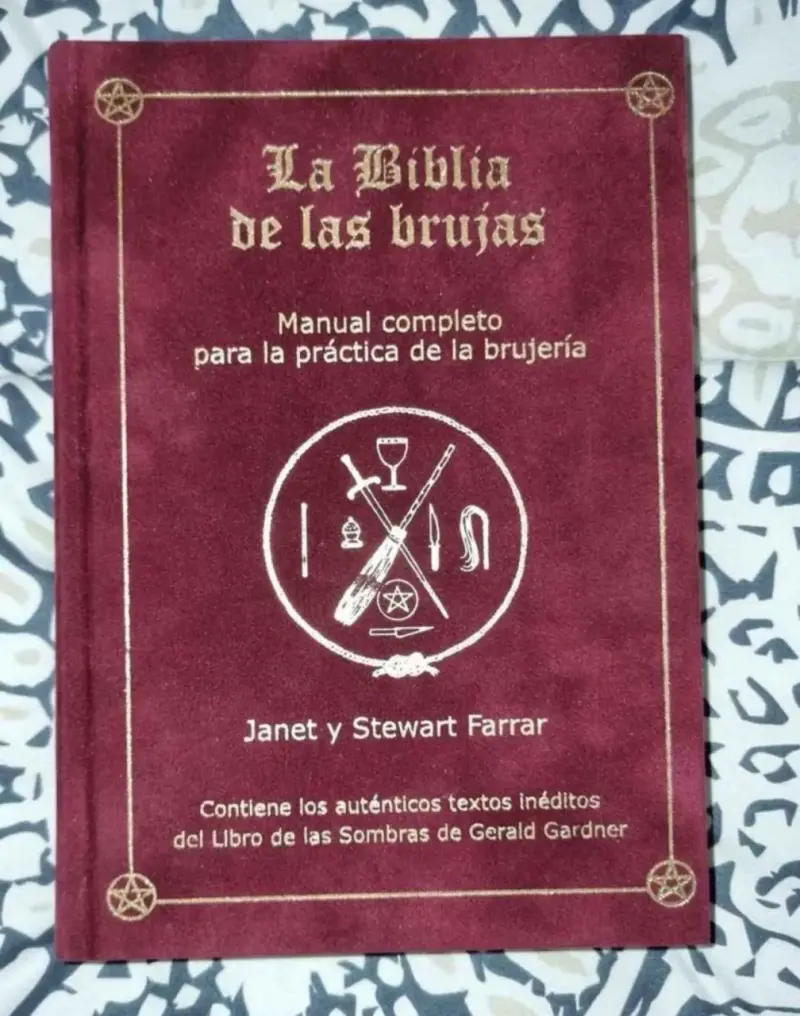 La Biblia de las Brujas - Manual Completo