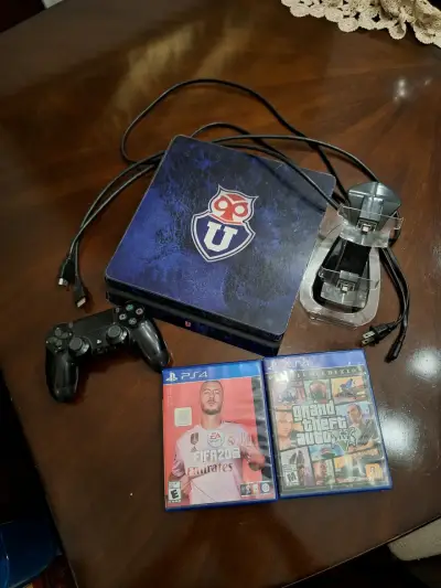 Consola PS4 con diseño U de Chile y juegos incluidos - miniatura 1