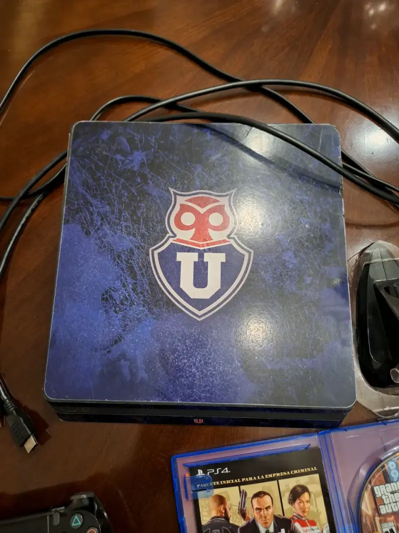 Consola PS4 con diseño U de Chile y juegos incluidos - 5