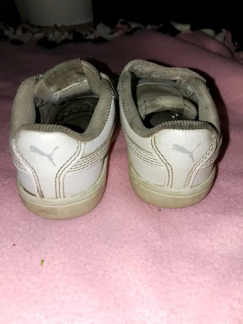 Zapatillas blancas para niño Puma con velcro - 3