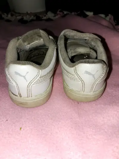 Zapatillas blancas para niño Puma con velcro - miniatura 3