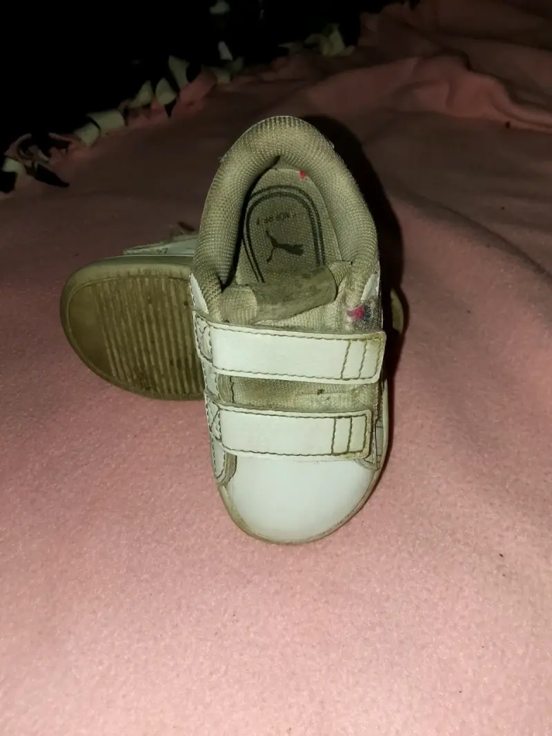 Zapatillas blancas para niño Puma con velcro - 4