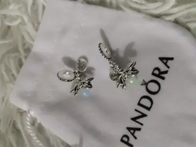 Charm de plata con diseño de hada Pandora - miniatura 1