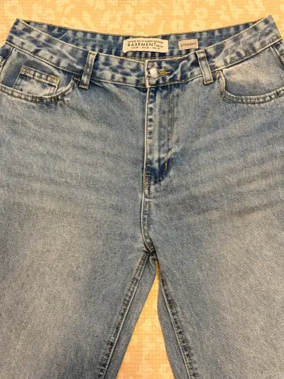 Jeans rectos de mezclilla con tachas Basement - miniatura 2