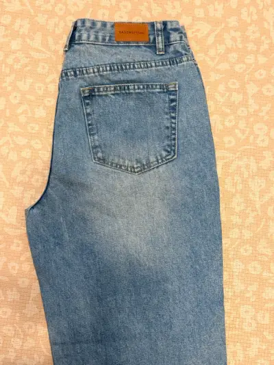 Jeans rectos de mezclilla con tachas Basement - miniatura 3