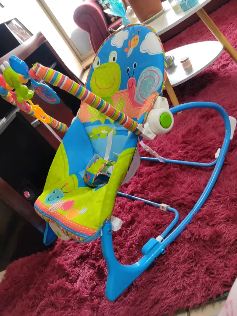 Silla Mecedora para Bebé con Juguetes Colgantes - 2
