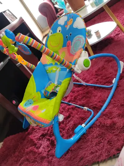 Silla Mecedora para Bebé con Juguetes Colgantes - miniatura 2