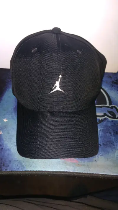 Gorra jordan logo metálico - miniatura 1