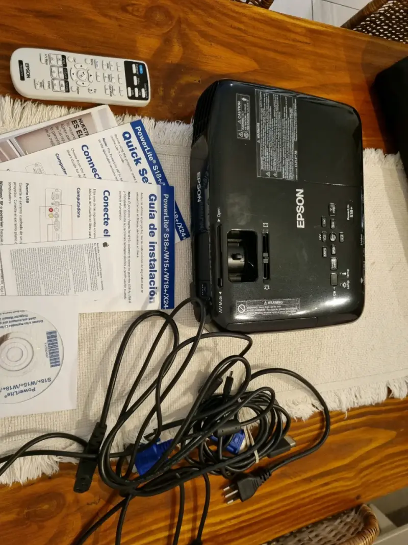 Proyector Epson con HDMI y 3LCD - 2